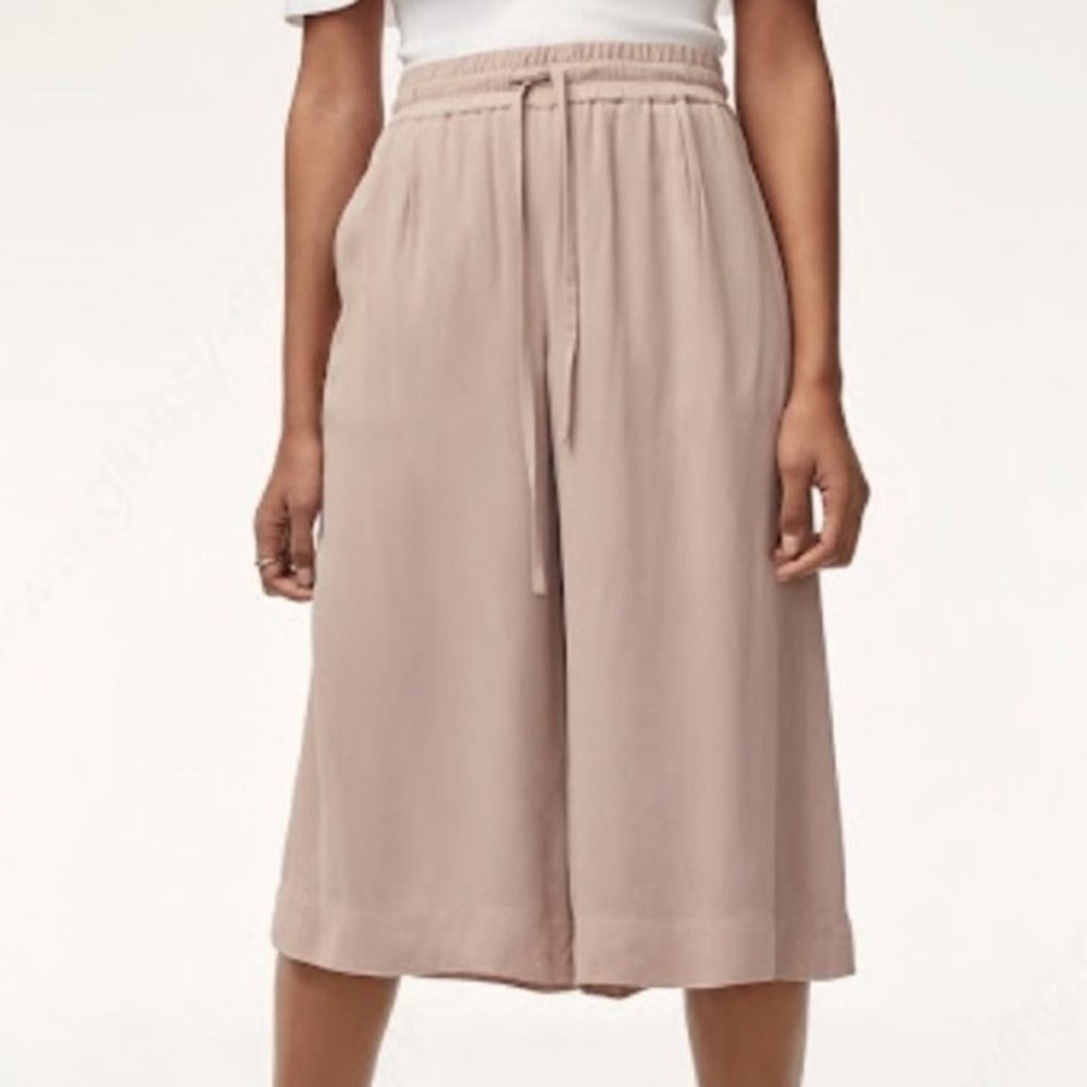 NWT Aritzia Babaton Luiz wide leg mid rise culottes in Quarry size xs.